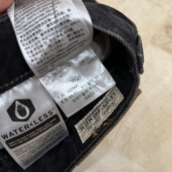 Levi's® Premium
501® HIGH RISE WOMEN'S SHORTS W26 - Picture 8 of 9